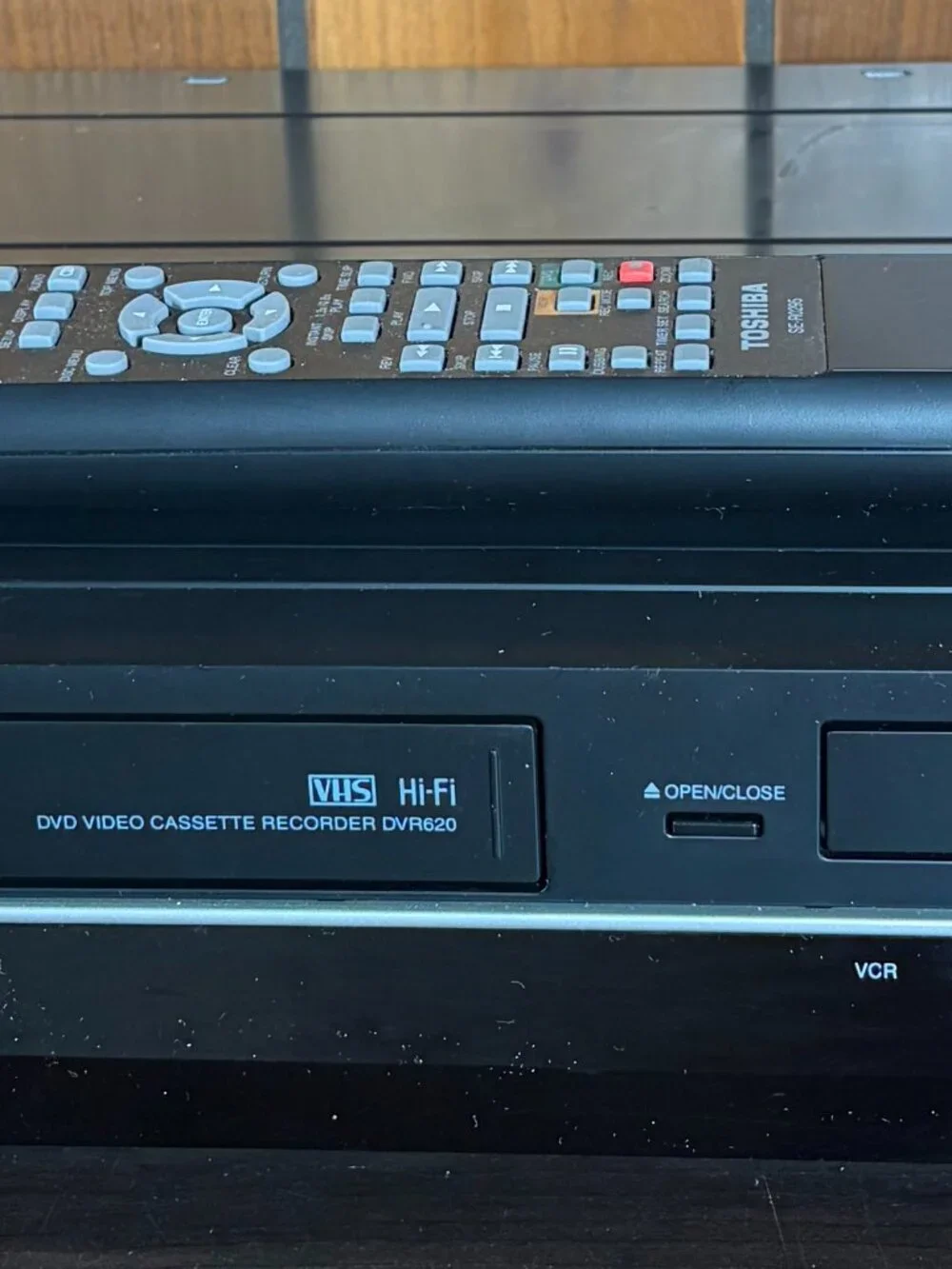 Toshiba DVR620KU DVD Recorder VCR Combo Dubbing Transfer VHS to DVD Remote WORKS - Picture 2 of 6